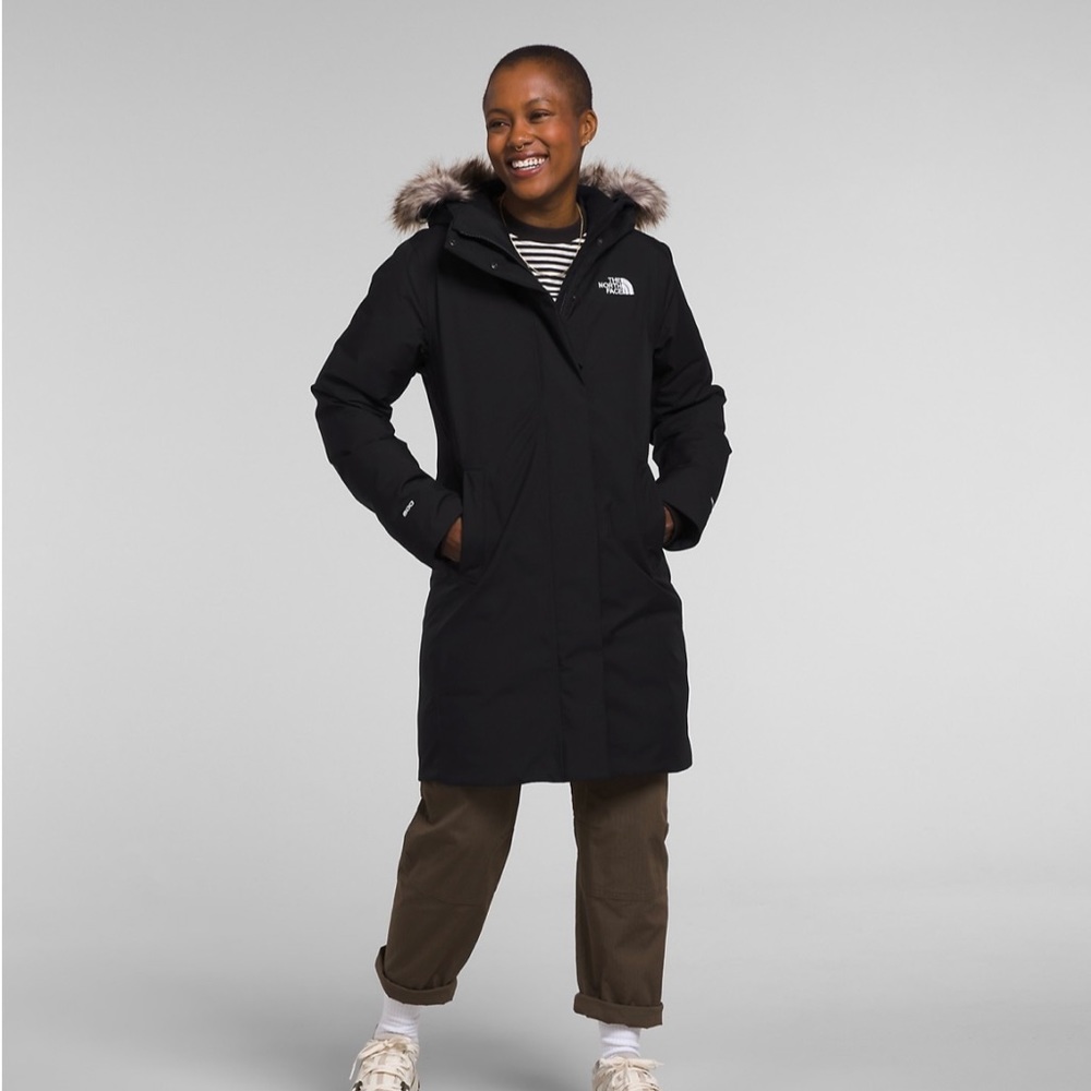 Women’s The North Face Artic Parka size - Medium. Like New!